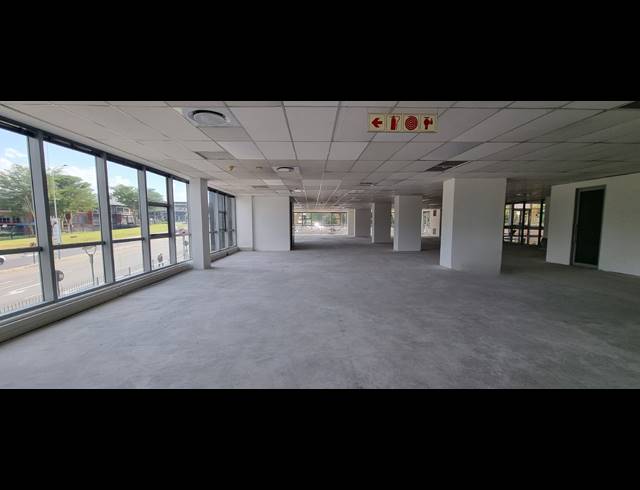 645M² OFFICE TO LET IN MAGALIESSIG